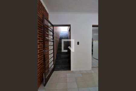 Casa à venda com 240m², 3 quartos e 3 vagasEscada