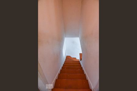 Casa à venda com 98m², 2 quartos e 1 vagaEscada