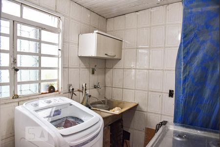 Casa à venda com 98m², 2 quartos e 1 vagaÁrea de serviço