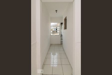 Sala - Acesso a cozinha de apartamento para alugar com 1 quarto, 55m² em Bonsucesso, Rio de Janeiro