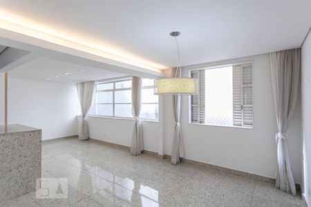 Casa para alugar com 160m², 4 quartos e 2 vagasSala