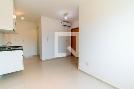 Sala e Cozinha de casa de condomínio à venda com 2 quartos, 40m² em Água Rasa, São Paulo
