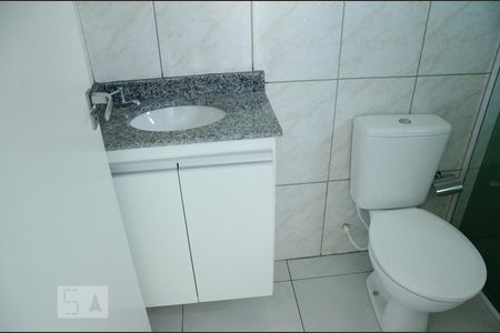 Banheiro de kitnet/studio para alugar com 1 quarto, 30m² em Parque Edu Chaves, São Paulo