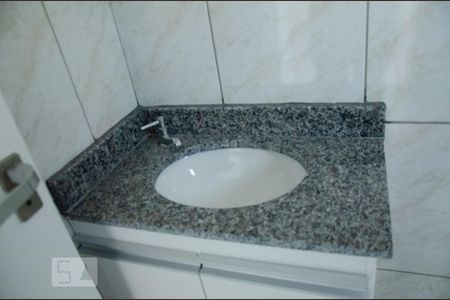 Banheiro de kitnet/studio para alugar com 1 quarto, 30m² em Parque Edu Chaves, São Paulo