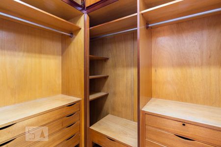 Apartamento à venda com 75m², 2 quartos e 1 vagaCloset Quarto 2