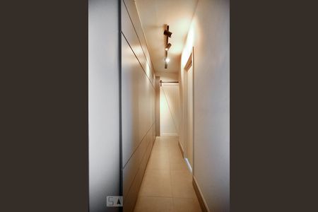 Corredor de apartamento à venda com 2 quartos, 56m² em Vila Anastácio, São Paulo