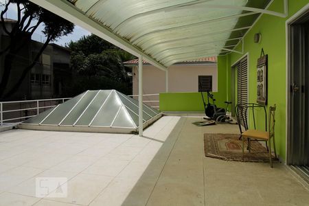 Casa à venda com 300m², 3 quartos e 4 vagasQuarto 2 - Acesso laje externa