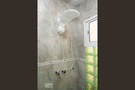 Casa à venda com 300m², 3 quartos e 4 vagasDetalhe banheiro 1 - Chuveiro