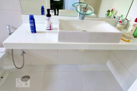 Casa à venda com 350m², 4 quartos e 3 vagasBanheiro 2