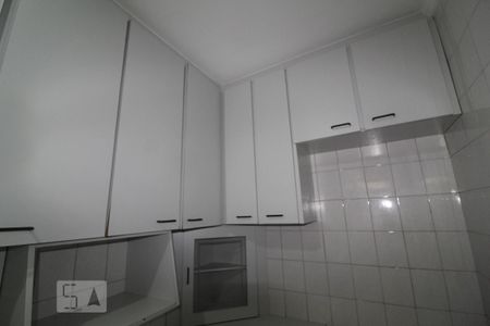 Casa para alugar com 100m², 2 quartos e 2 vagasCozinha armários