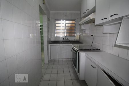 Casa para alugar com 100m², 2 quartos e 2 vagasCozinha armários
