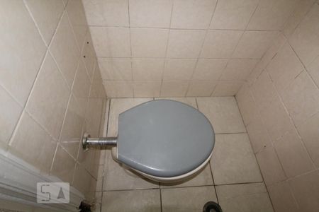 Casa para alugar com 100m², 2 quartos e 2 vagasBanheiro de serviço