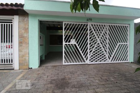 Casa para alugar com 100m², 2 quartos e 2 vagasFachada