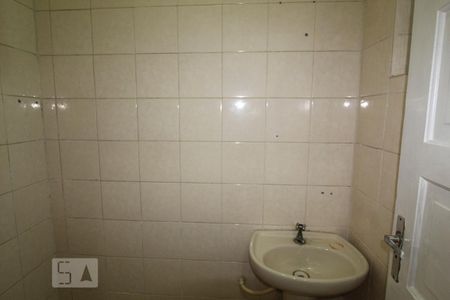 Casa para alugar com 100m², 2 quartos e 2 vagasBanheiro de serviço