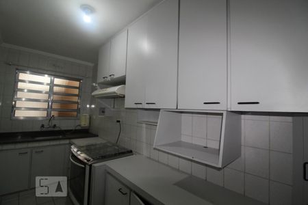 Casa para alugar com 100m², 2 quartos e 2 vagasCozinha armários