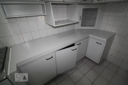 Casa para alugar com 100m², 2 quartos e 2 vagasCozinha armários