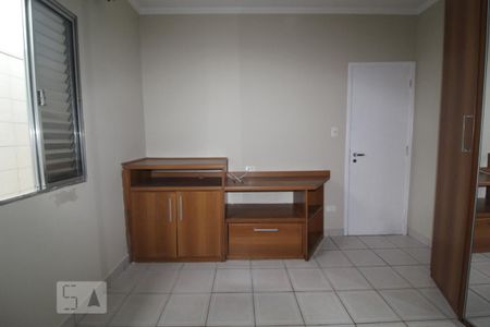Casa para alugar com 100m², 2 quartos e 2 vagasQuarto 1 armários