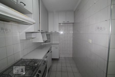Casa para alugar com 100m², 2 quartos e 2 vagasCozinha armários