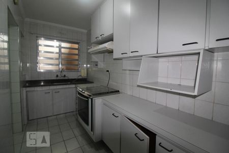 Casa para alugar com 100m², 2 quartos e 2 vagasCozinha armários