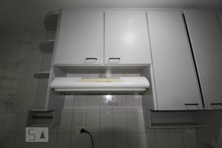Casa para alugar com 100m², 2 quartos e 2 vagasCozinha armários