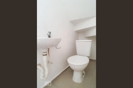 Casa de condomínio para alugar com 75m², 2 quartos e 1 vagaLavabo 