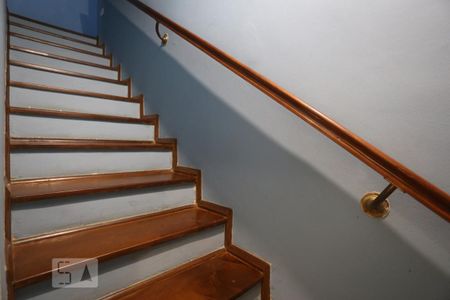 Apartamento à venda com 133m², 4 quartos e 2 vagasEscadas de acesso aos dormitórios