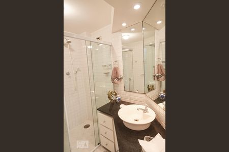 Apartamento para alugar com 67m², 2 quartos e 1 vaga Apartamento para alugar com 67m², 2 quartos e 1 vagaBanheiro