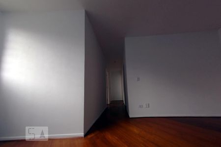 Corredor de apartamento para alugar com 3 quartos, 61m² em Xaxim, Curitiba