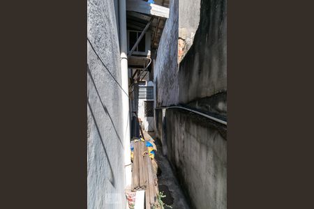 Casa à venda com 153m², 2 quartos e sem vaga Casa à venda com 153m², 2 quartos e sem vagaVaranda da frente - Entrada lateral