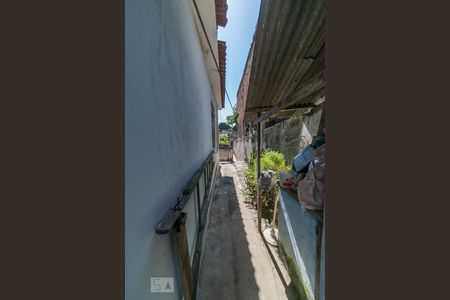 Casa à venda com 153m², 2 quartos e sem vaga Casa à venda com 153m², 2 quartos e sem vagaVaranda dos fundos - Acesso lateral