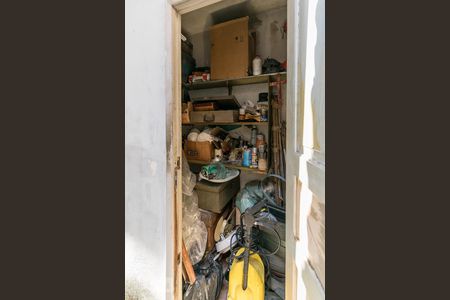 Casa à venda com 153m², 2 quartos e sem vaga Casa à venda com 153m², 2 quartos e sem vagaVaranda dos fundos - Despensa