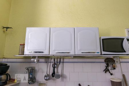 Casa à venda com 153m², 2 quartos e sem vaga Casa à venda com 153m², 2 quartos e sem vagaCozinha - Armários