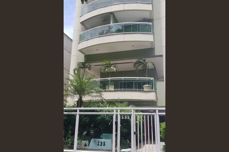 Apartamento à venda com 93m², 2 quartos e 1 vagaFachada
