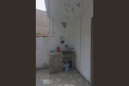 Casa à venda com 100m², 2 quartos e 1 vaga Casa à venda com 100m², 2 quartos e 1 vagaQuintal e Área de Serviço