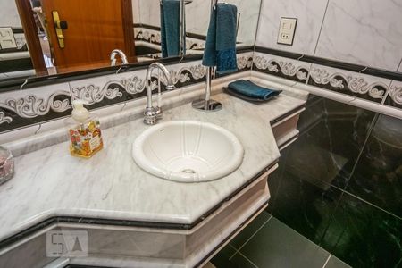 Apartamento à venda com 212m², 4 quartos e 3 vagasBanheiro