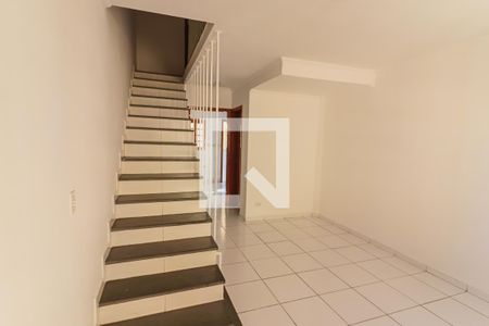 Sala de casa de condomínio à venda com 2 quartos, 100m² em Vila Tiradentes, São Paulo