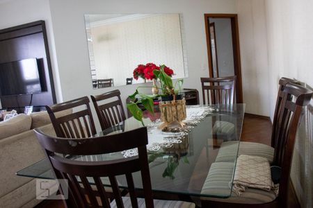 Apartamento à venda com 93m², 3 quartos e 1 vaga Apartamento à venda com 93m², 3 quartos e 1 vagaSala