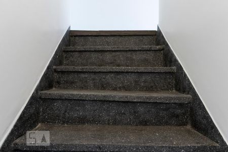 Escada de casa para alugar com 2 quartos, 76m² em Campo Belo, São Paulo