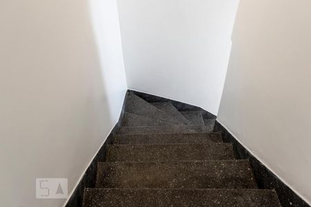 Casa para alugar com 76m², 2 quartos e sem vaga Casa para alugar com 76m², 2 quartos e sem vagaEscada