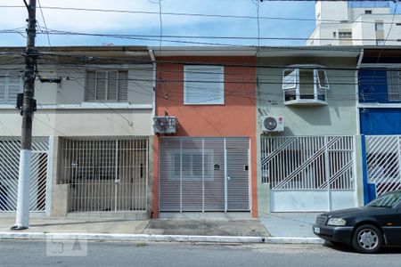Casa para alugar com 76m², 2 quartos e sem vaga Casa para alugar com 76m², 2 quartos e sem vagaFachada