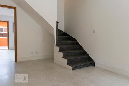 Sala de casa para alugar com 2 quartos, 76m² em Campo Belo, São Paulo