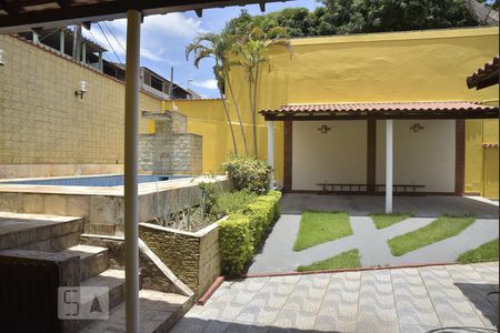 Casa de condomínio à venda com 339m², 4 quartos e 3 vagasQuintal