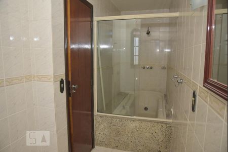 Casa de condomínio à venda com 339m², 4 quartos e 3 vagasBanheiro da Suíte