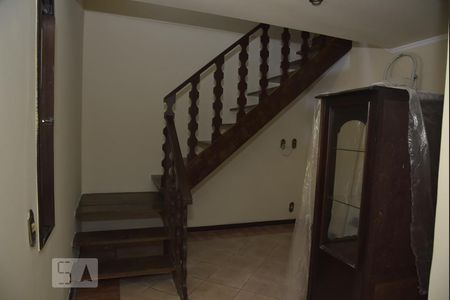 Sala de casa de condomínio para alugar com 4 quartos, 339m² em Taquara, Rio de Janeiro