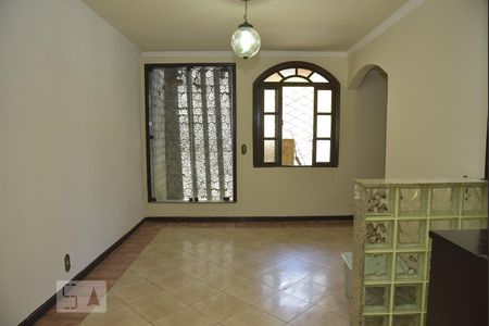 Sala de casa de condomínio para alugar com 4 quartos, 339m² em Taquara, Rio de Janeiro