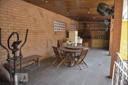 Casa de condomínio à venda com 339m², 4 quartos e 3 vagasChurrasqueira