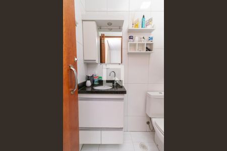 Banheiro da Suíte 1 de casa de condomínio à venda com 2 quartos, 60m² em Vila Ré, São Paulo