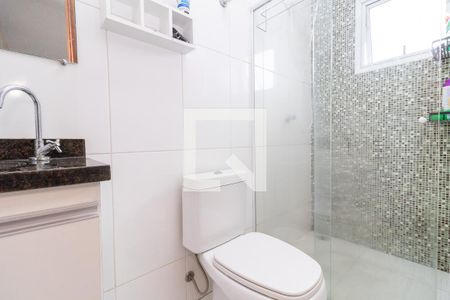 Banheiro da Suíte 1 de casa de condomínio à venda com 2 quartos, 60m² em Vila Ré, São Paulo