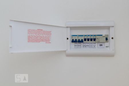 Sala - Quadro de luz de apartamento para alugar com 2 quartos, 47m² em Irajá, Rio de Janeiro