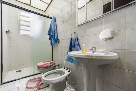 Casa à venda com 150m², 4 quartos e 2 vagasBanheiro